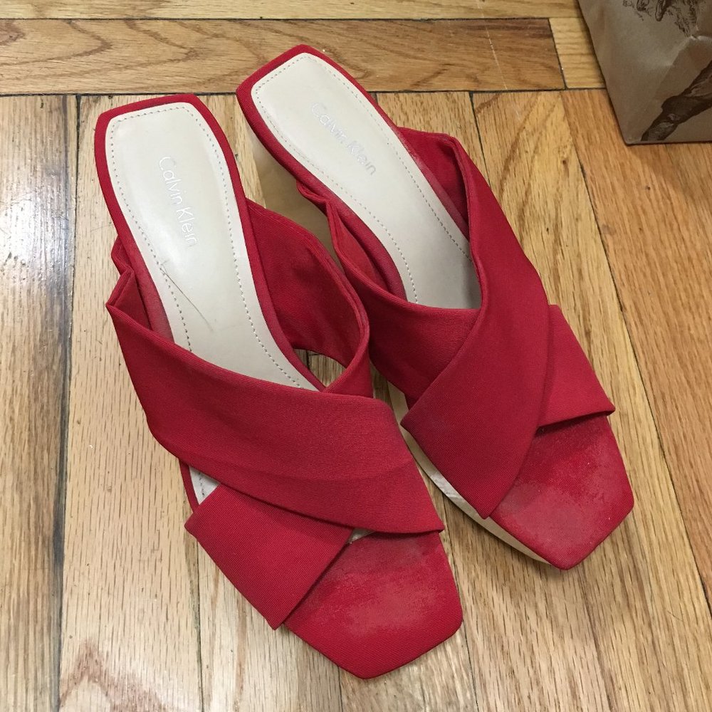 Calvin Klein minimal wedge Intentionally Blank 9.5